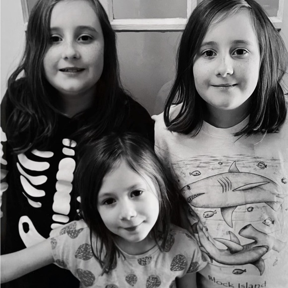 Artist and Mom - Meet your Punky Posher, Sass 💕 - Picture 3 of 16